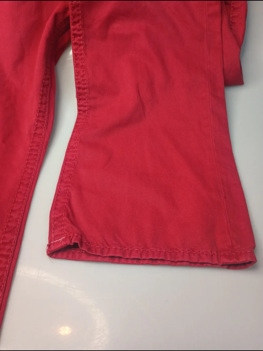 True Religion Straight Flap DTM Big T W GLD Ruby Red Size 36